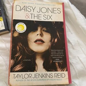 Daisy Jone and the six